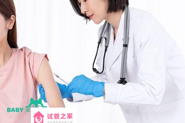 攝圖網_501673269_女醫(yī)生為患者注射疫苗（企業(yè)商用）.jpg