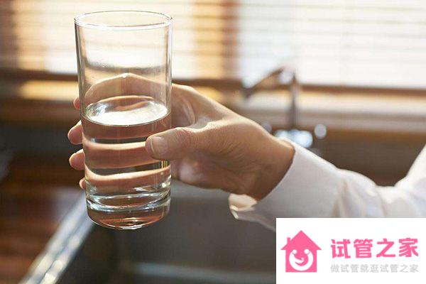 用藥期間喝酒后果很嚴(yán)重，優(yōu)思悅飲食禁忌請?zhí)崆傲私?></p><br> <p style=