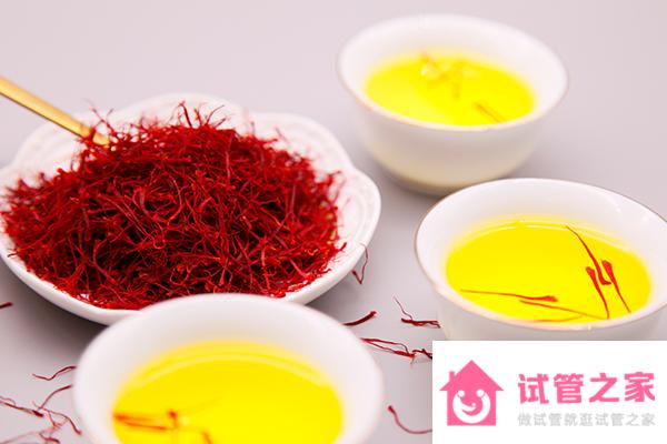 多囊*巢能不能吃藏紅花視體質(zhì)而定，泡水喝有調(diào)經(jīng)作用